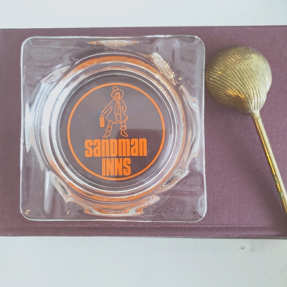 Sandman Inns orange logo glass ashtray - Picture 2 of 5